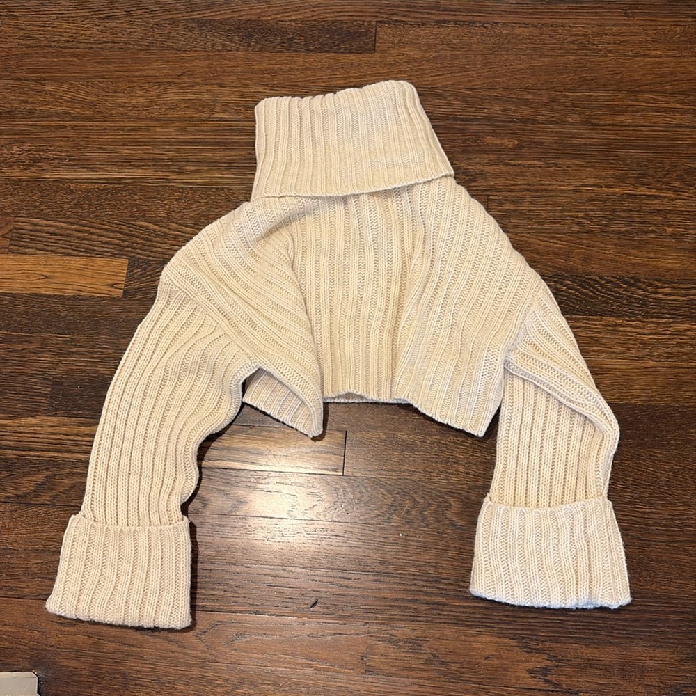 En saison white cropped turtleneck sweater